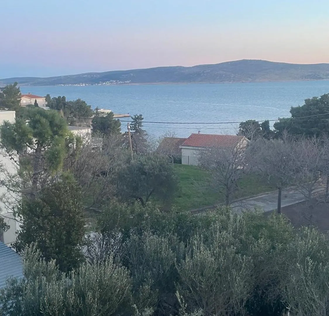 アパート Apartmani Roko&Lovre Starigrad