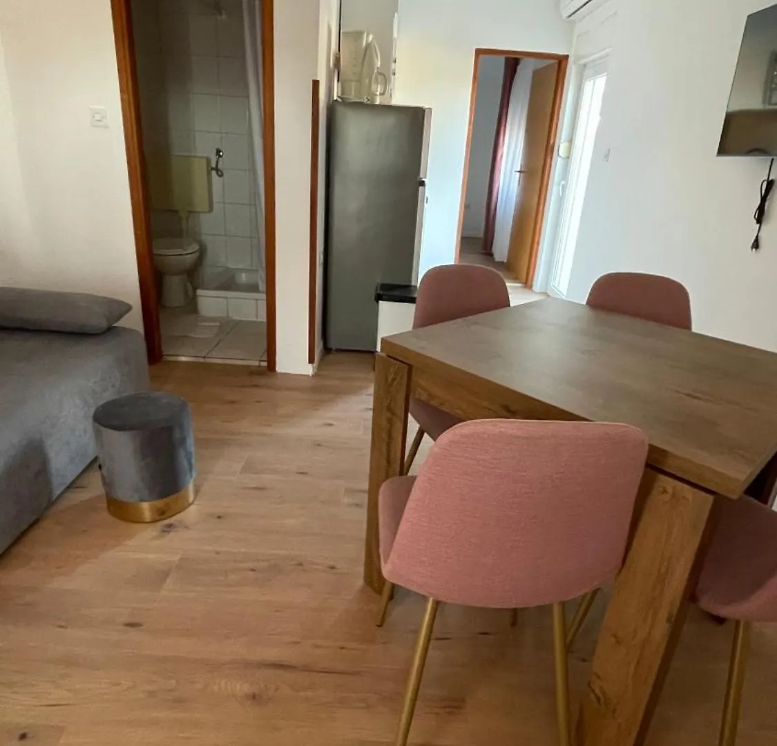 Apartment Apartmani Roko&Lovre Starigrad